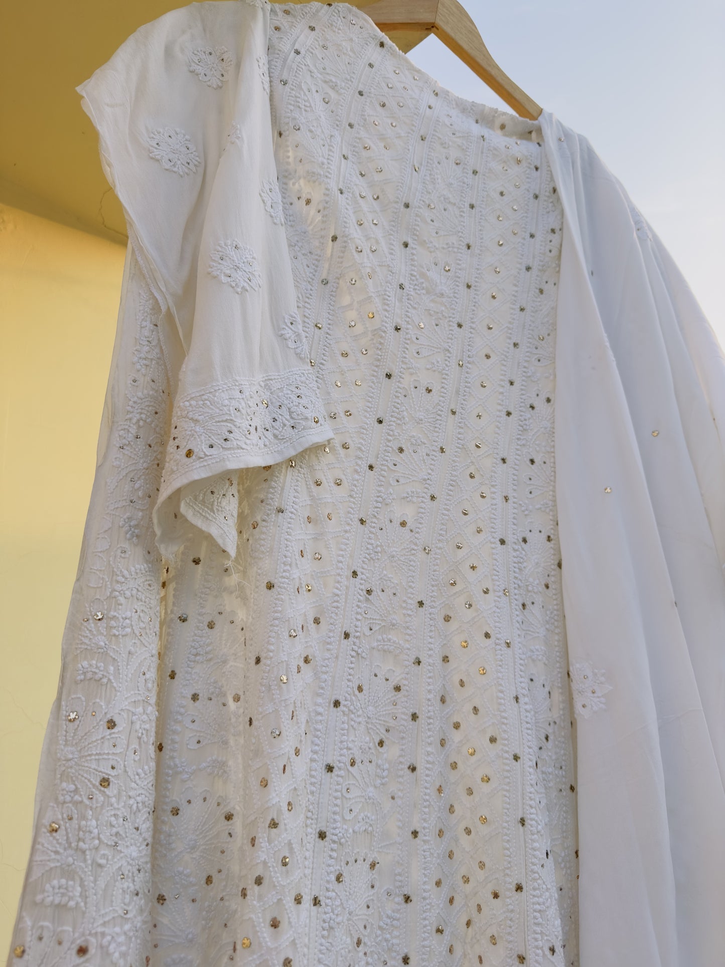 Exquisite Semi-Stitched Anarkali Suit